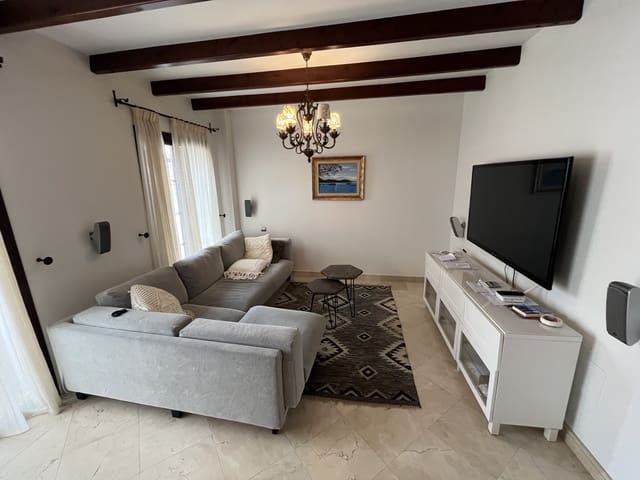 Casa de 3 habitaciones en Alhaurín el Grande en alquiler con garaje - 1.500 € (Ref: 9709002)