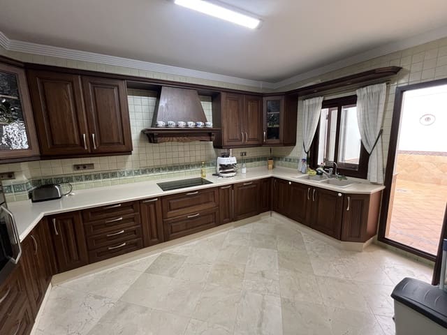 Casa de 3 habitaciones en Alhaurín el Grande en alquiler con garaje - 1.500 € (Ref: 9709002)