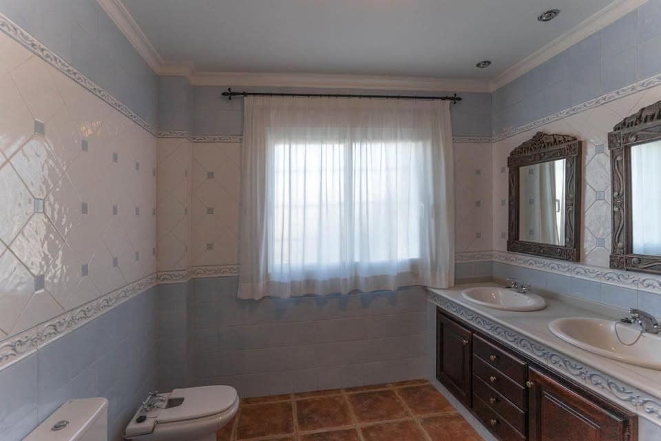 Chalet de 5 habitaciones en Alhaurín el Grande en alquiler con piscina garaje - 2.800 € (Ref: 9905141)