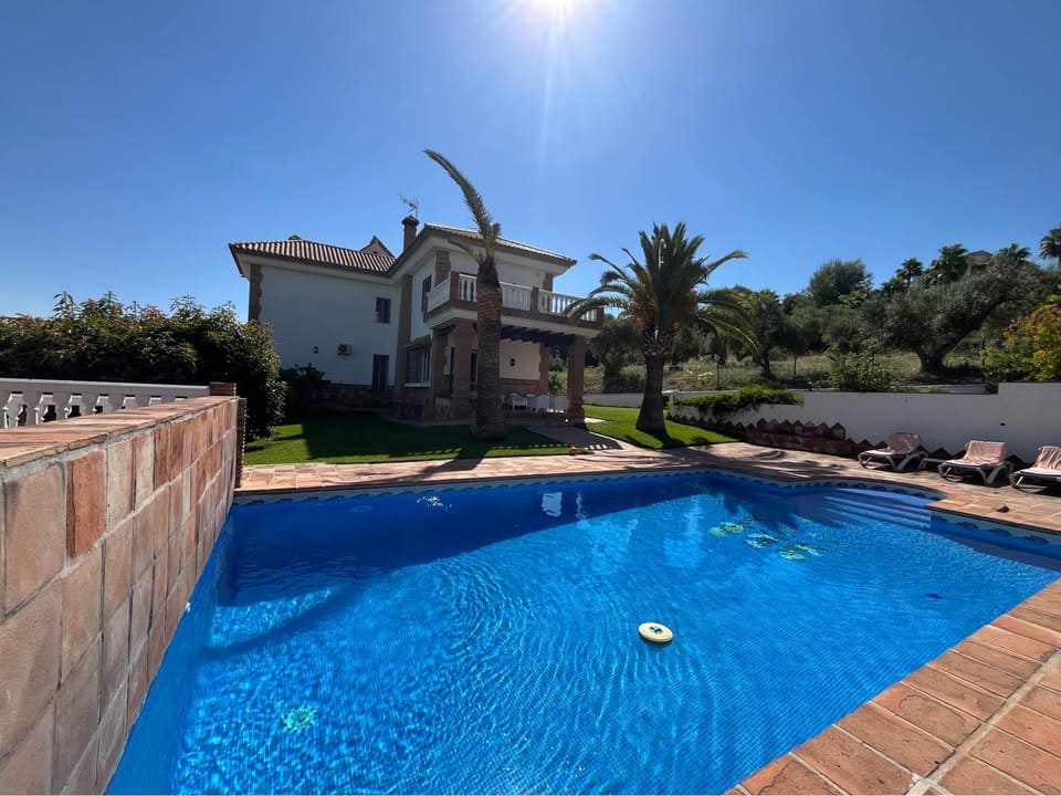 Chalet de 5 habitaciones en Alhaurín el Grande en alquiler con piscina garaje - 2.800 € (Ref: 9905141)