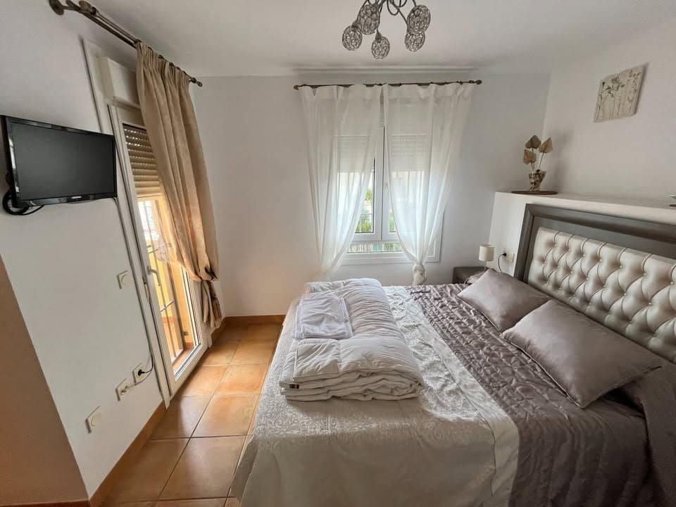 2 makuuhuone Rivitalo vuokrattavana paikassa Alhaurin Golf mukana uima-altaan 
autotalli - 1 450 € (Ref: 9909777)