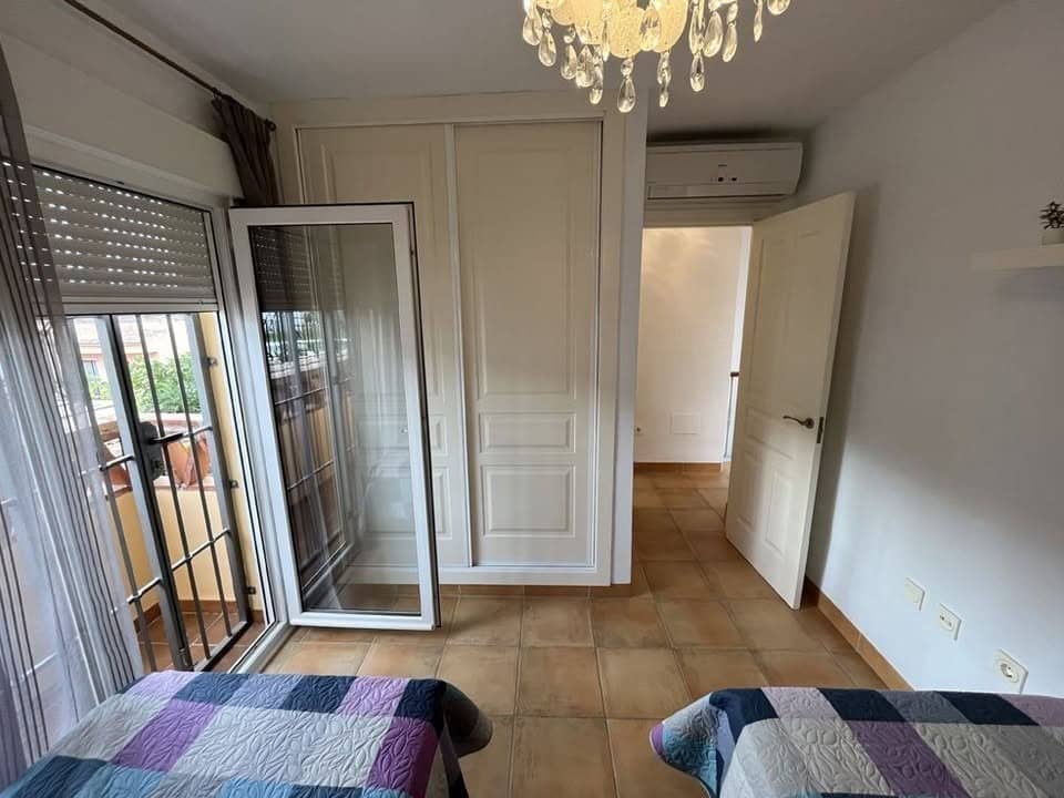 2 makuuhuone Rivitalo vuokrattavana paikassa Alhaurin Golf mukana uima-altaan 
autotalli - 1 450 € (Ref: 9909777)