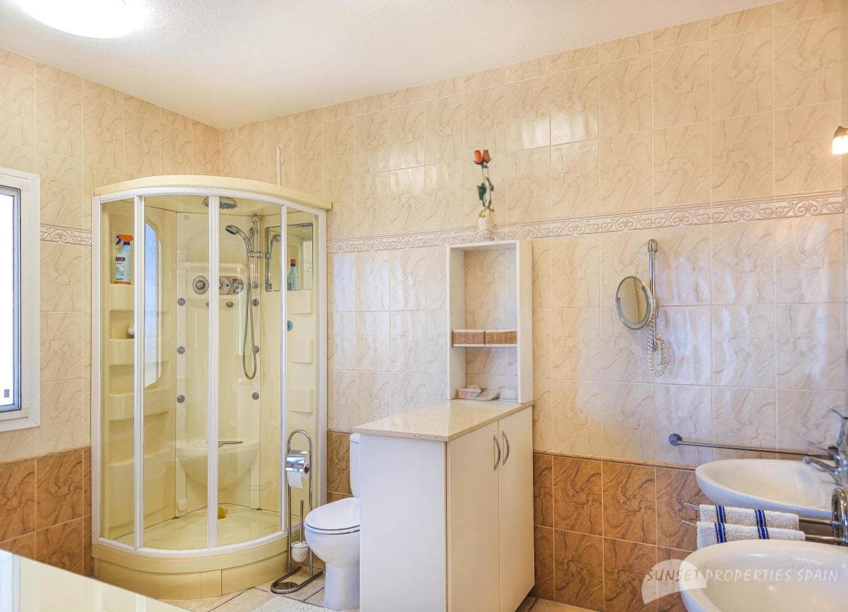 4 soveværelse Villa til salg i Arenas med swimmingpool garage - € 895.000 (Ref: 10022913)