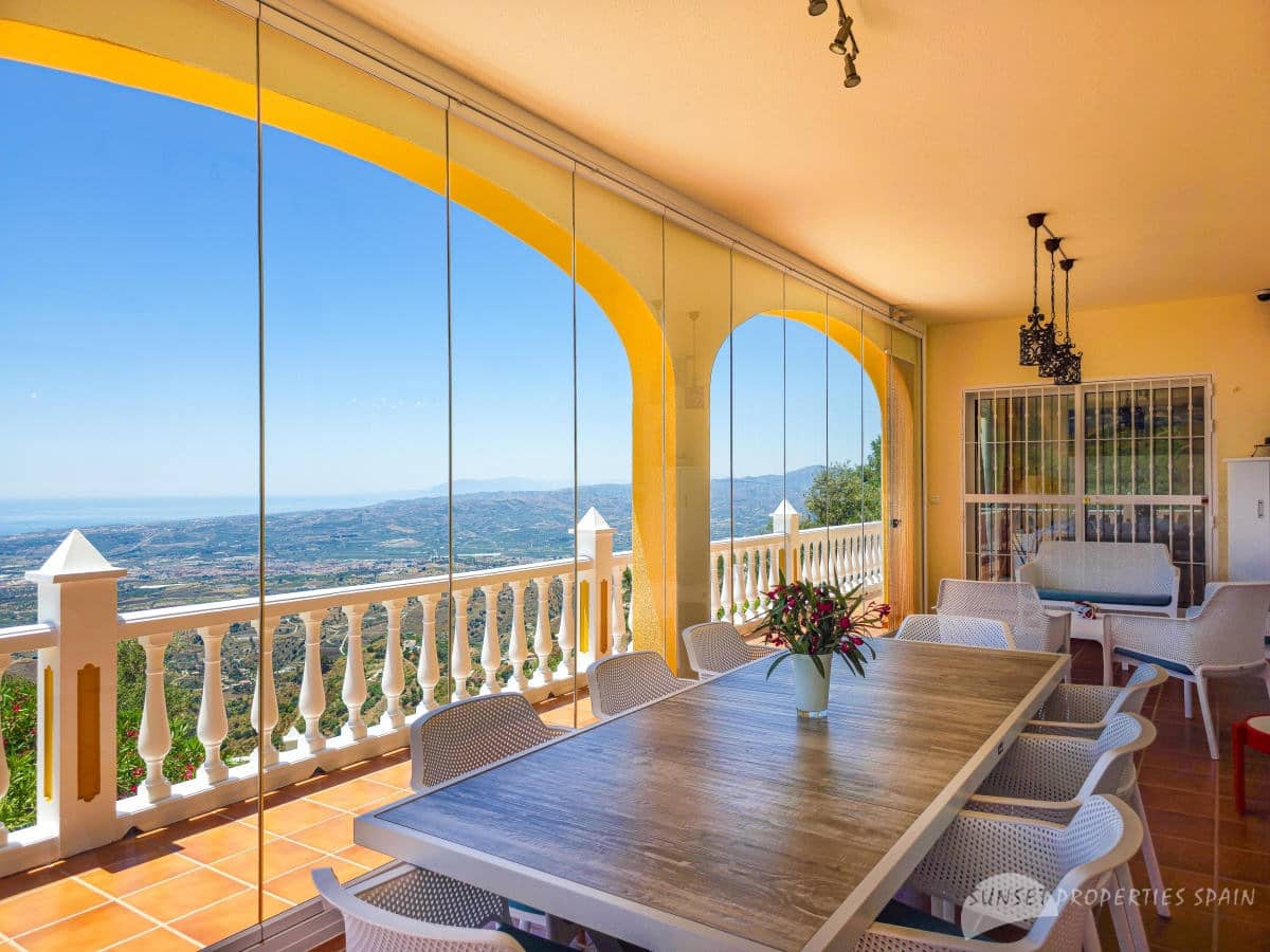 4 soveværelse Villa til salg i Arenas med swimmingpool garage - € 895.000 (Ref: 10022913)