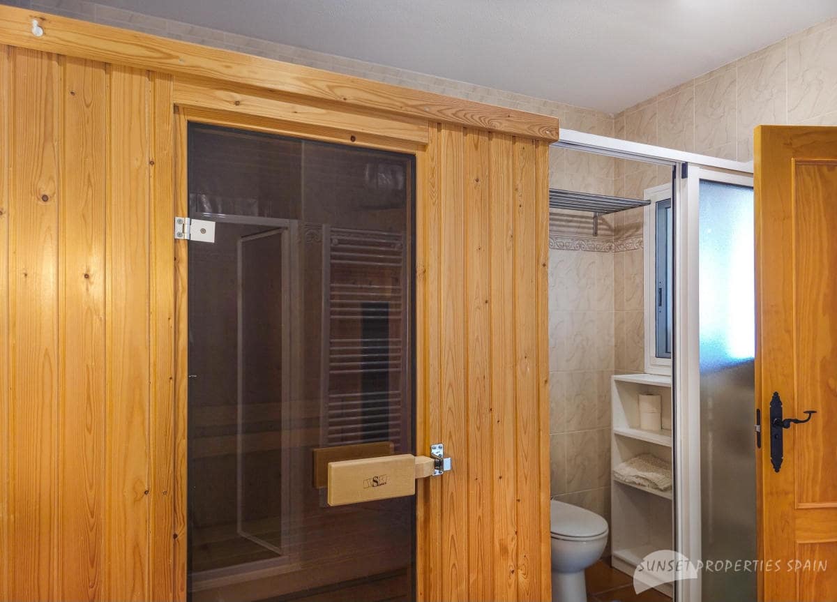 4 soveværelse Villa til salg i Arenas med swimmingpool garage - € 895.000 (Ref: 10022913)