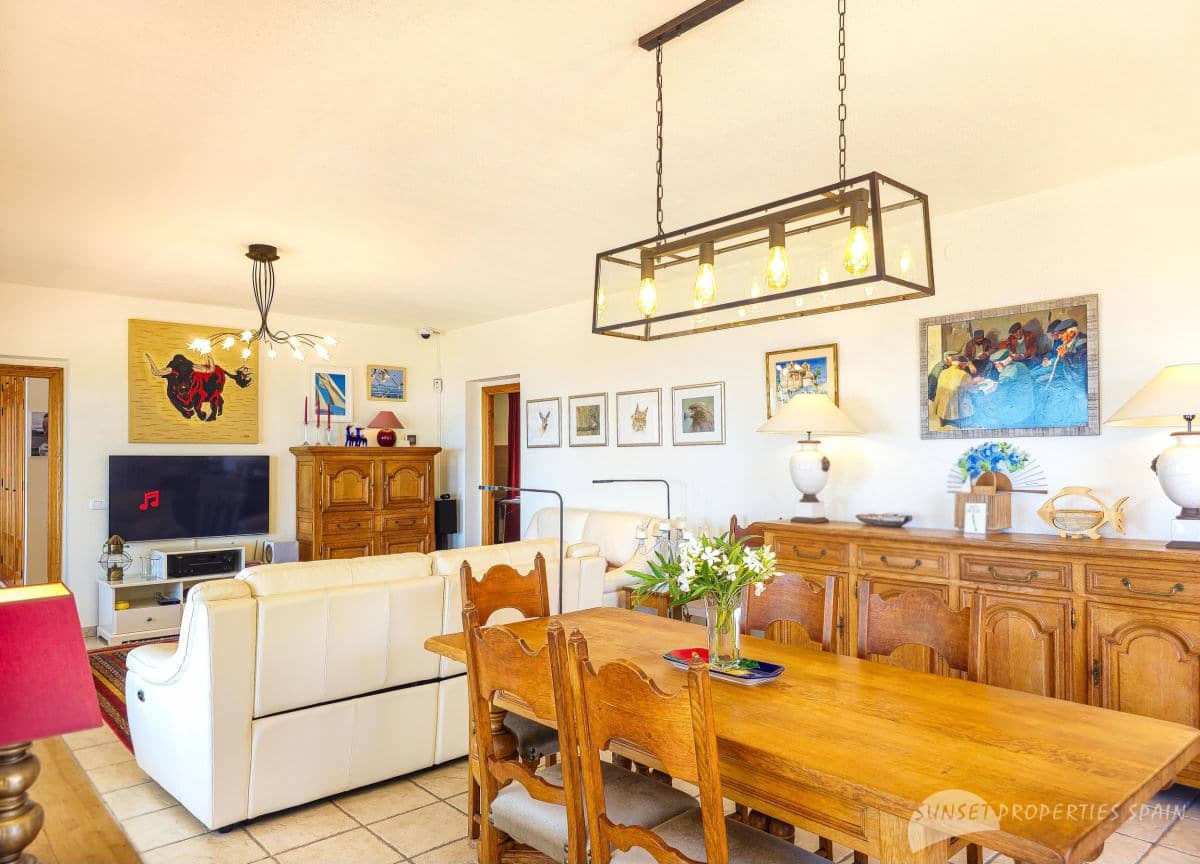 4 soveværelse Villa til salg i Arenas med swimmingpool garage - € 895.000 (Ref: 10022913)