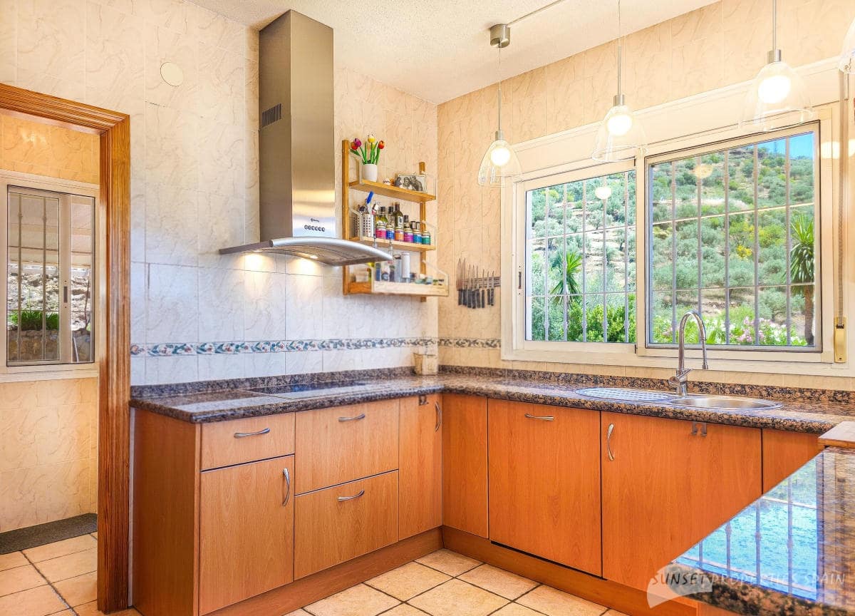 4 soveværelse Villa til salg i Arenas med swimmingpool garage - € 895.000 (Ref: 10022913)