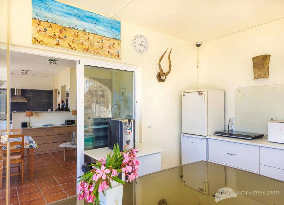 4 soveværelse Villa til salg i Arenas med swimmingpool garage - € 895.000 (Ref: 10022913)