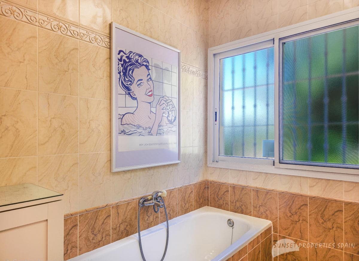 4 soveværelse Villa til salg i Arenas med swimmingpool garage - € 895.000 (Ref: 10022913)