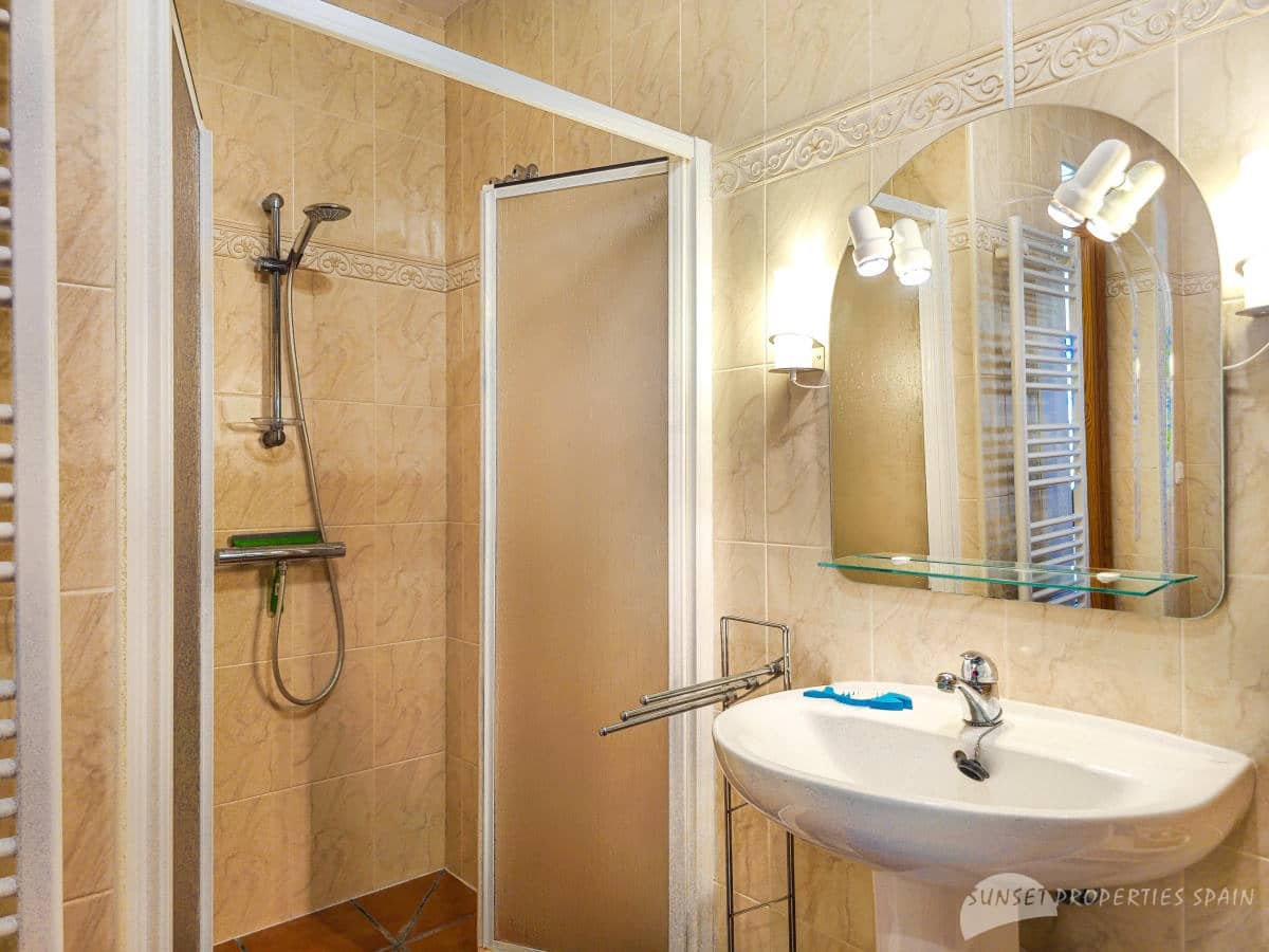 4 soveværelse Villa til salg i Arenas med swimmingpool garage - € 895.000 (Ref: 10022913)