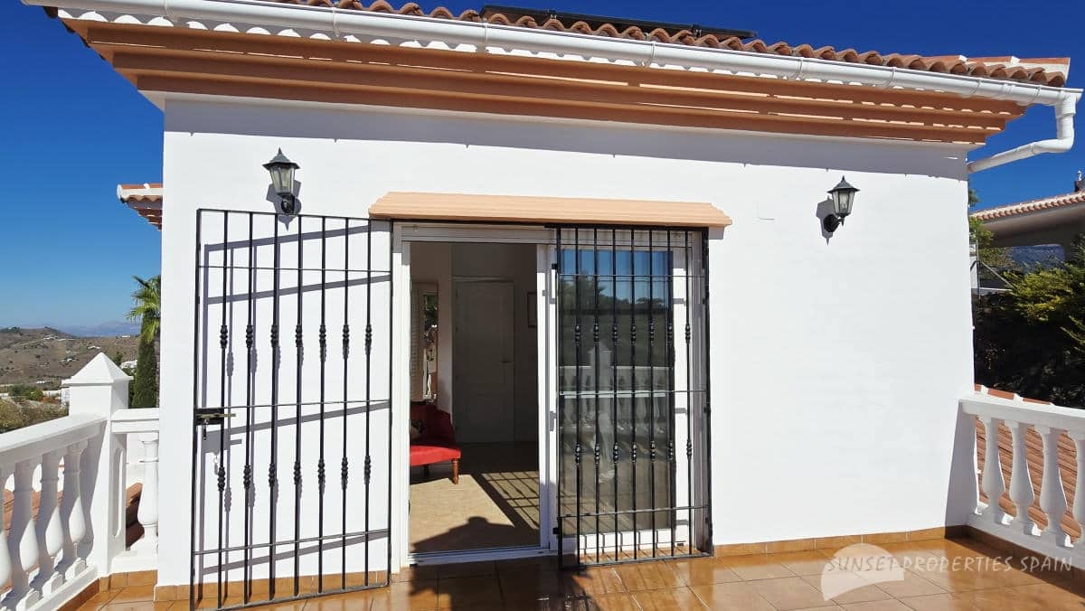 5 soverom Villa til salgs i Competa med svømmebasseng garasje - € 790 000 (Ref: 10139870)