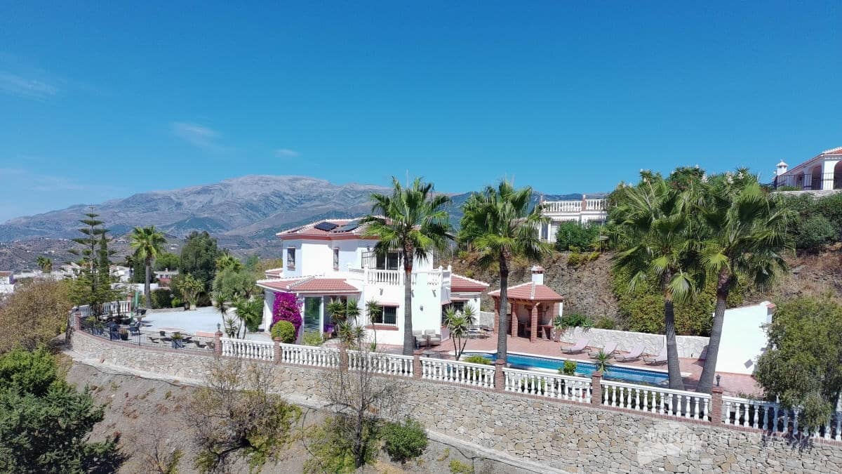 5 soverom Villa til salgs i Competa med svømmebasseng garasje - € 790 000 (Ref: 10139870)