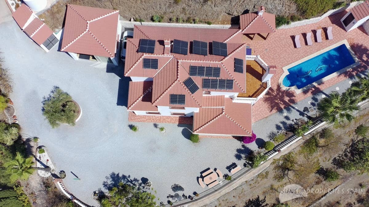 5 soverom Villa til salgs i Competa med svømmebasseng garasje - € 790 000 (Ref: 10139870)