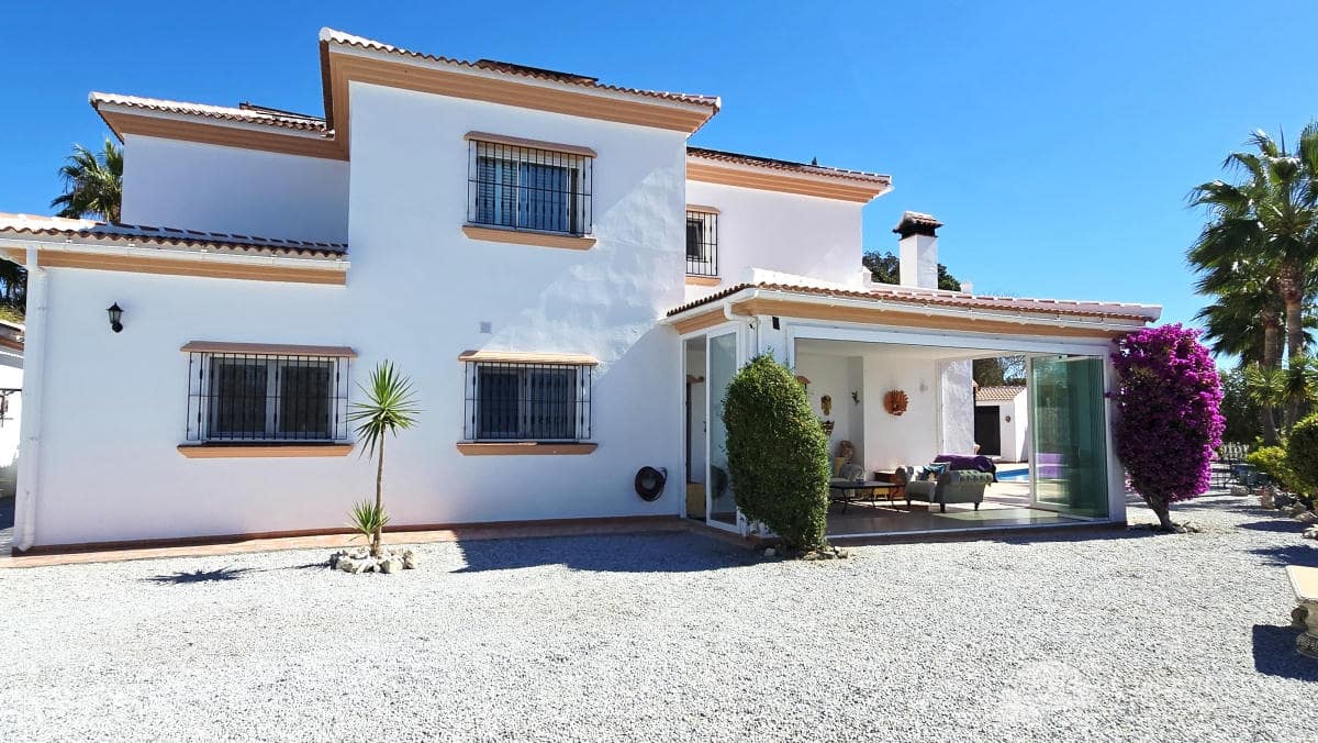 5 soverom Villa til salgs i Competa med svømmebasseng garasje - € 790 000 (Ref: 10139870)