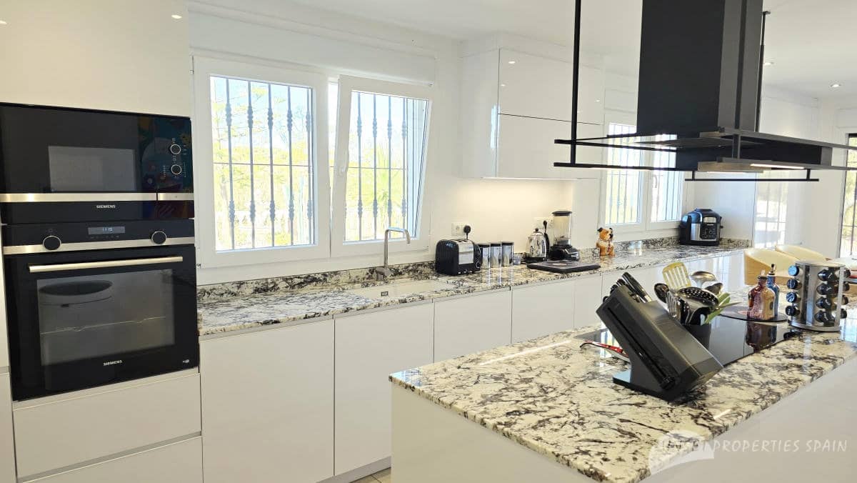 5 soverom Villa til salgs i Competa med svømmebasseng garasje - € 790 000 (Ref: 10139870)