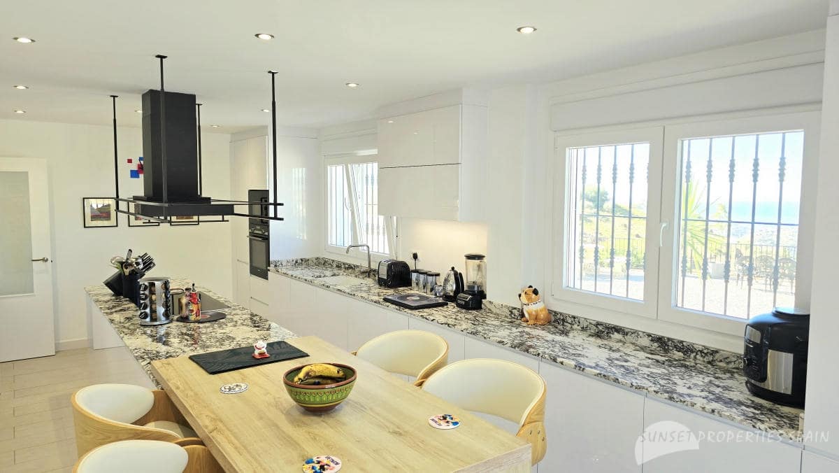 5 soverom Villa til salgs i Competa med svømmebasseng garasje - € 790 000 (Ref: 10139870)