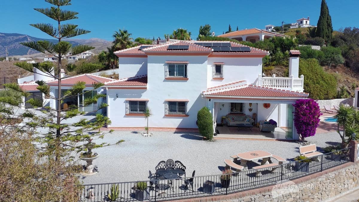 5 soverom Villa til salgs i Competa med svømmebasseng garasje - € 790 000 (Ref: 10139870)