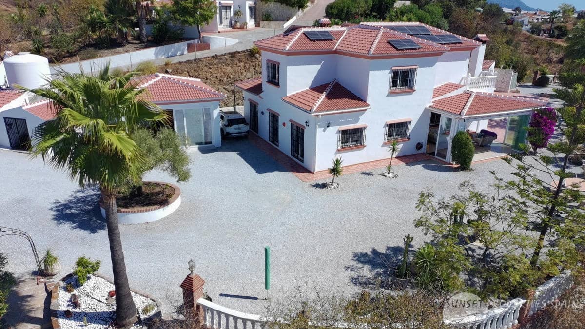 5 soverom Villa til salgs i Competa med svømmebasseng garasje - € 790 000 (Ref: 10139870)