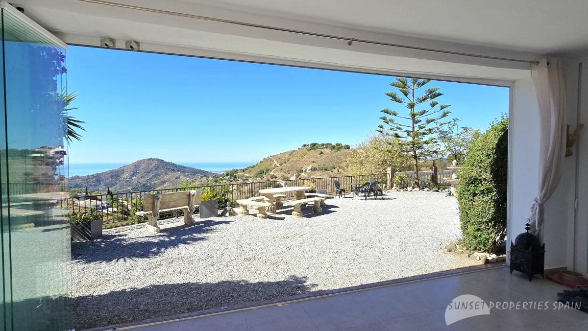 5 soverom Villa til salgs i Competa med svømmebasseng garasje - € 790 000 (Ref: 10139870)