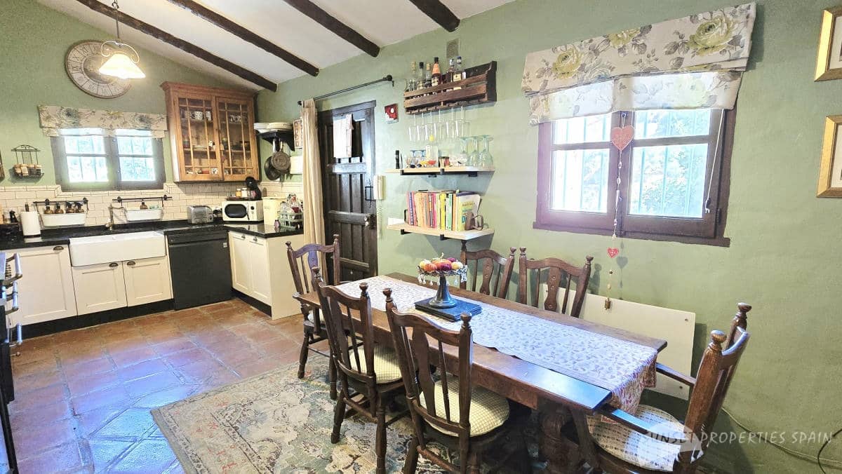3 soverom Finca/Herregård til salgs i Archez med svømmebasseng garasje - € 375 000 (Ref: 10139893)
