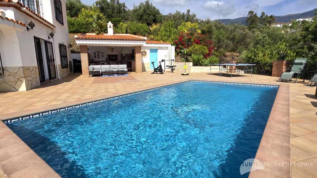 4 bedroom Villa for sale in Canillas de Albaida with pool garage - € 675,000 (Ref: 10161826)
