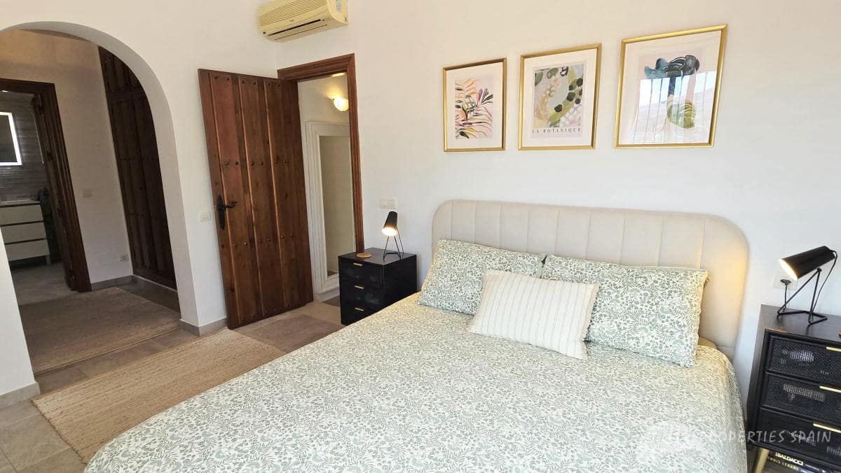 4 bedroom Villa for sale in Canillas de Albaida with pool garage - € 675,000 (Ref: 10161826)