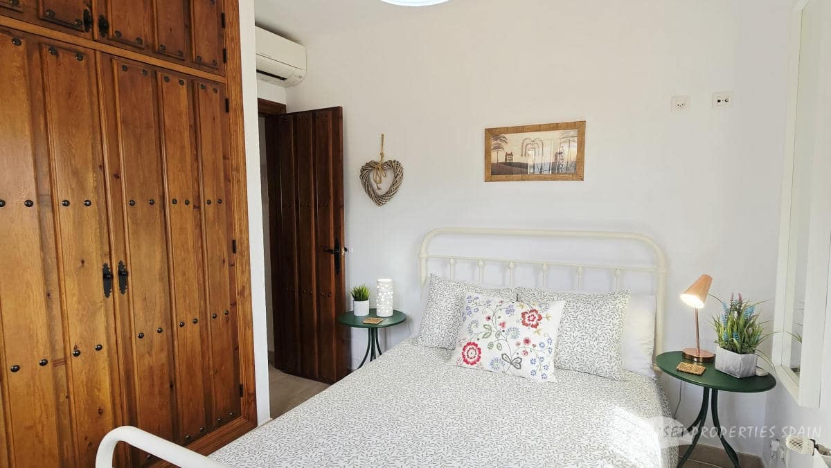 4 bedroom Villa for sale in Canillas de Albaida with pool garage - € 675,000 (Ref: 10161826)