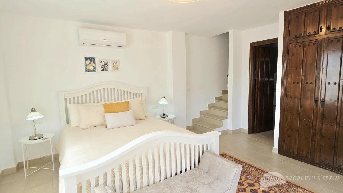 4 bedroom Villa for sale in Canillas de Albaida with pool garage - € 675,000 (Ref: 10161826)