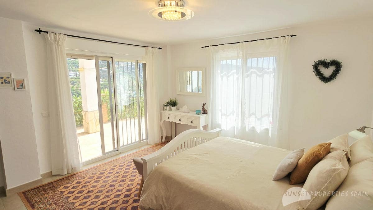 4 bedroom Villa for sale in Canillas de Albaida with pool garage - € 675,000 (Ref: 10161826)