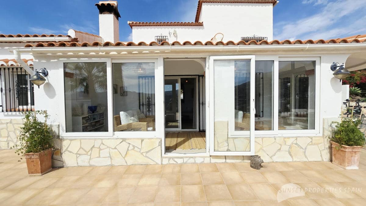 4 bedroom Villa for sale in Canillas de Albaida with pool garage - € 675,000 (Ref: 10161826)