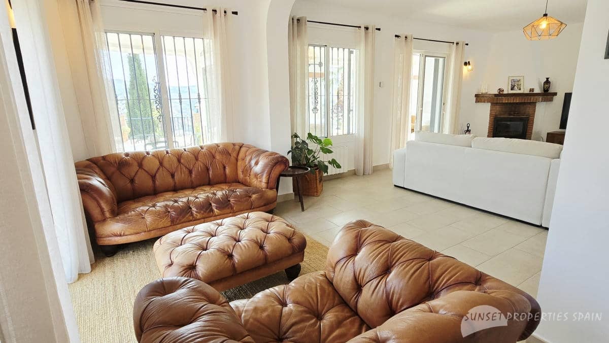 4 bedroom Villa for sale in Canillas de Albaida with pool garage - € 675,000 (Ref: 10161826)