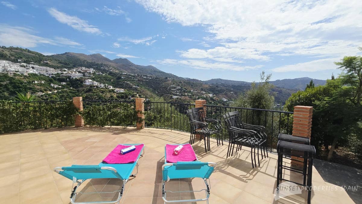 4 bedroom Villa for sale in Canillas de Albaida with pool garage - € 675,000 (Ref: 10161826)