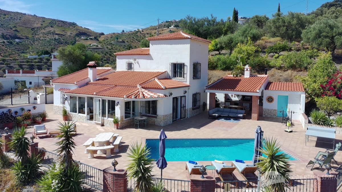 4 bedroom Villa for sale in Canillas de Albaida with pool garage - € 675,000 (Ref: 10161826)