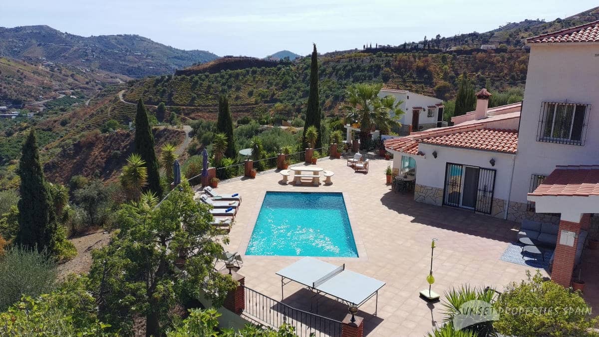 4 bedroom Villa for sale in Canillas de Albaida with pool garage - € 675,000 (Ref: 10161826)