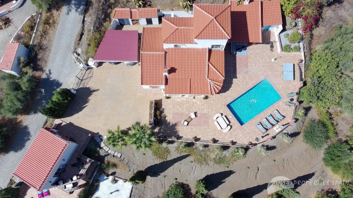 4 bedroom Villa for sale in Canillas de Albaida with pool garage - € 675,000 (Ref: 10161826)