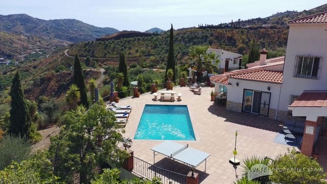 4 bedroom Villa for sale in Canillas de Albaida with pool garage - € 675,000 (Ref: 10161826)