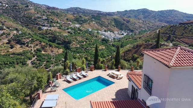 4 bedroom Villa for sale in Canillas de Albaida with pool garage - € 675,000 (Ref: 10161826)