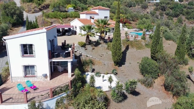 4 bedroom Villa for sale in Canillas de Albaida with pool garage - € 675,000 (Ref: 10161826)