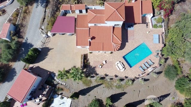 4 bedroom Villa for sale in Canillas de Albaida with pool garage - € 675,000 (Ref: 10161826)