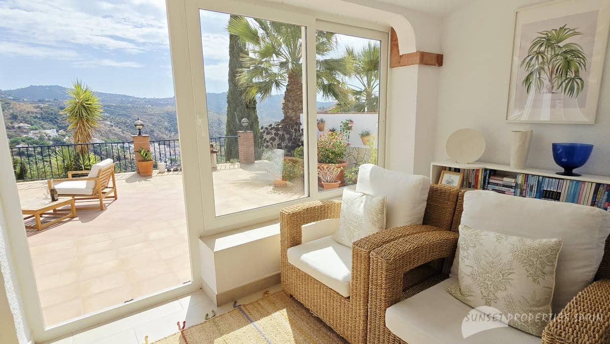 4 bedroom Villa for sale in Canillas de Albaida with pool garage - € 675,000 (Ref: 10161826)