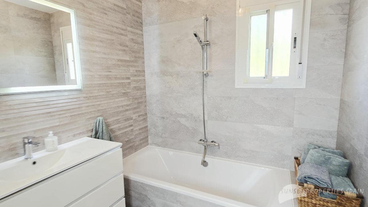 4 bedroom Villa for sale in Canillas de Albaida with pool garage - € 675,000 (Ref: 10161826)
