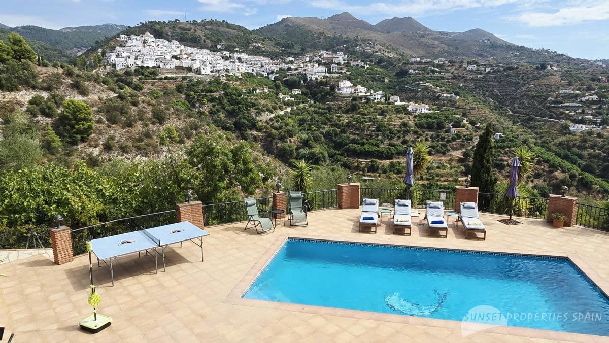 4 bedroom Villa for sale in Canillas de Albaida with pool garage - € 675,000 (Ref: 10161826)