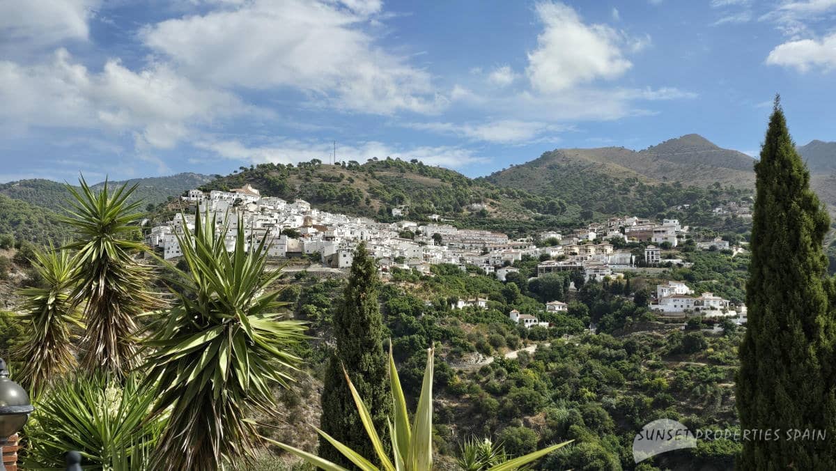4 bedroom Villa for sale in Canillas de Albaida with pool garage - € 675,000 (Ref: 10161826)