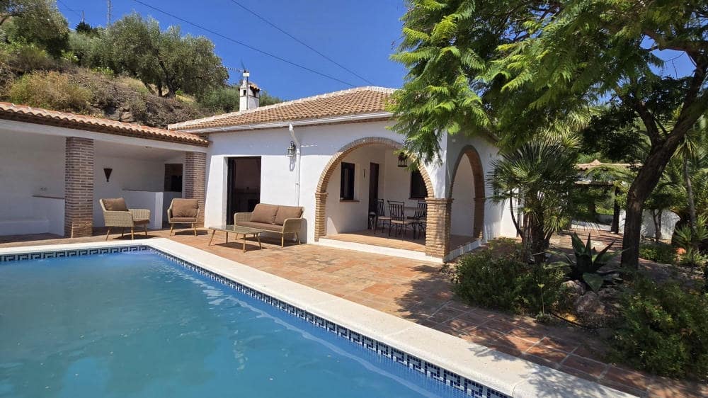 3 slaapkamer Villa te koop in Canillas de Albaida met zwembad - € 385.000 (Ref: 9117902)