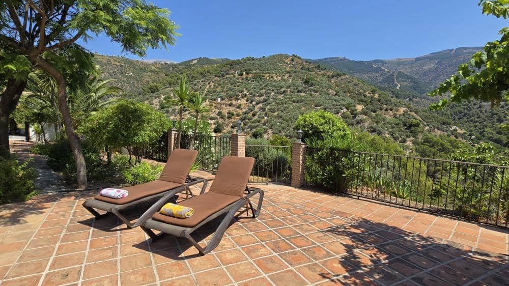 3 slaapkamer Villa te koop in Canillas de Albaida met zwembad - € 385.000 (Ref: 9117902)