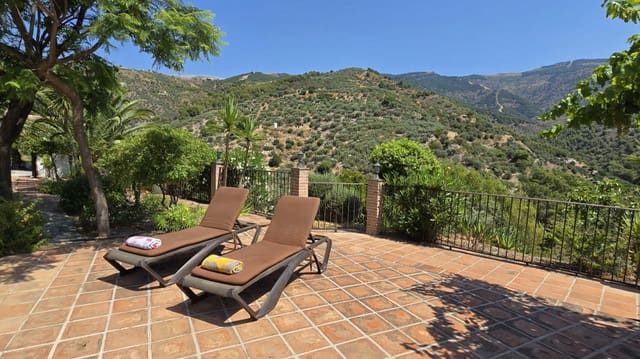 3 slaapkamer Villa te koop in Canillas de Albaida met zwembad - € 385.000 (Ref: 9117902)