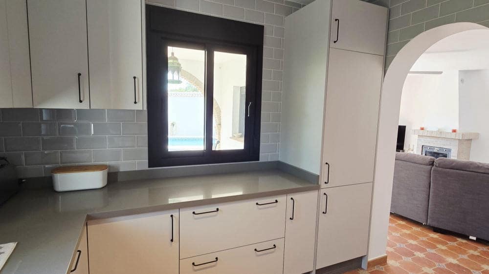 3 slaapkamer Villa te koop in Canillas de Albaida met zwembad - € 385.000 (Ref: 9117902)