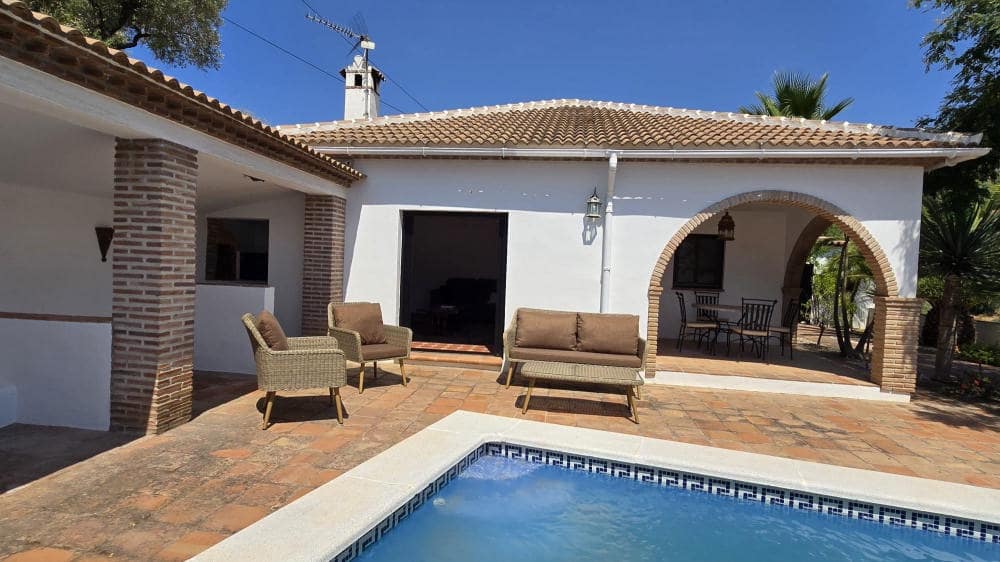 3 slaapkamer Villa te koop in Canillas de Albaida met zwembad - € 385.000 (Ref: 9117902)