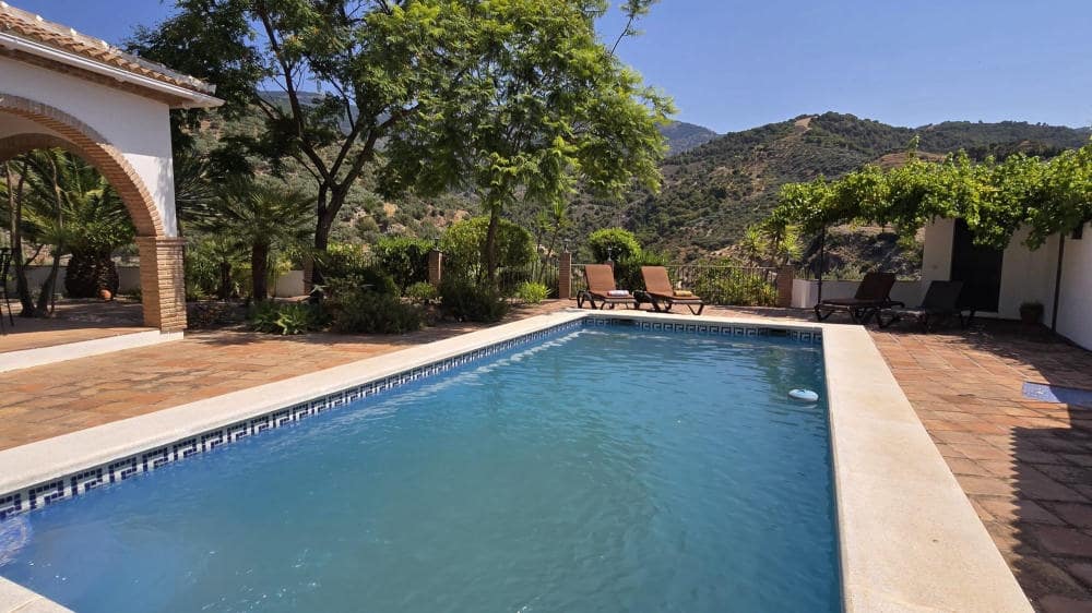 3 slaapkamer Villa te koop in Canillas de Albaida met zwembad - € 385.000 (Ref: 9117902)