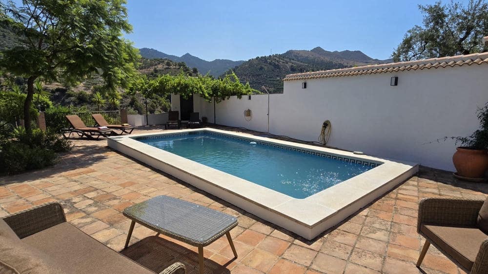 3 slaapkamer Villa te koop in Canillas de Albaida met zwembad - € 385.000 (Ref: 9117902)